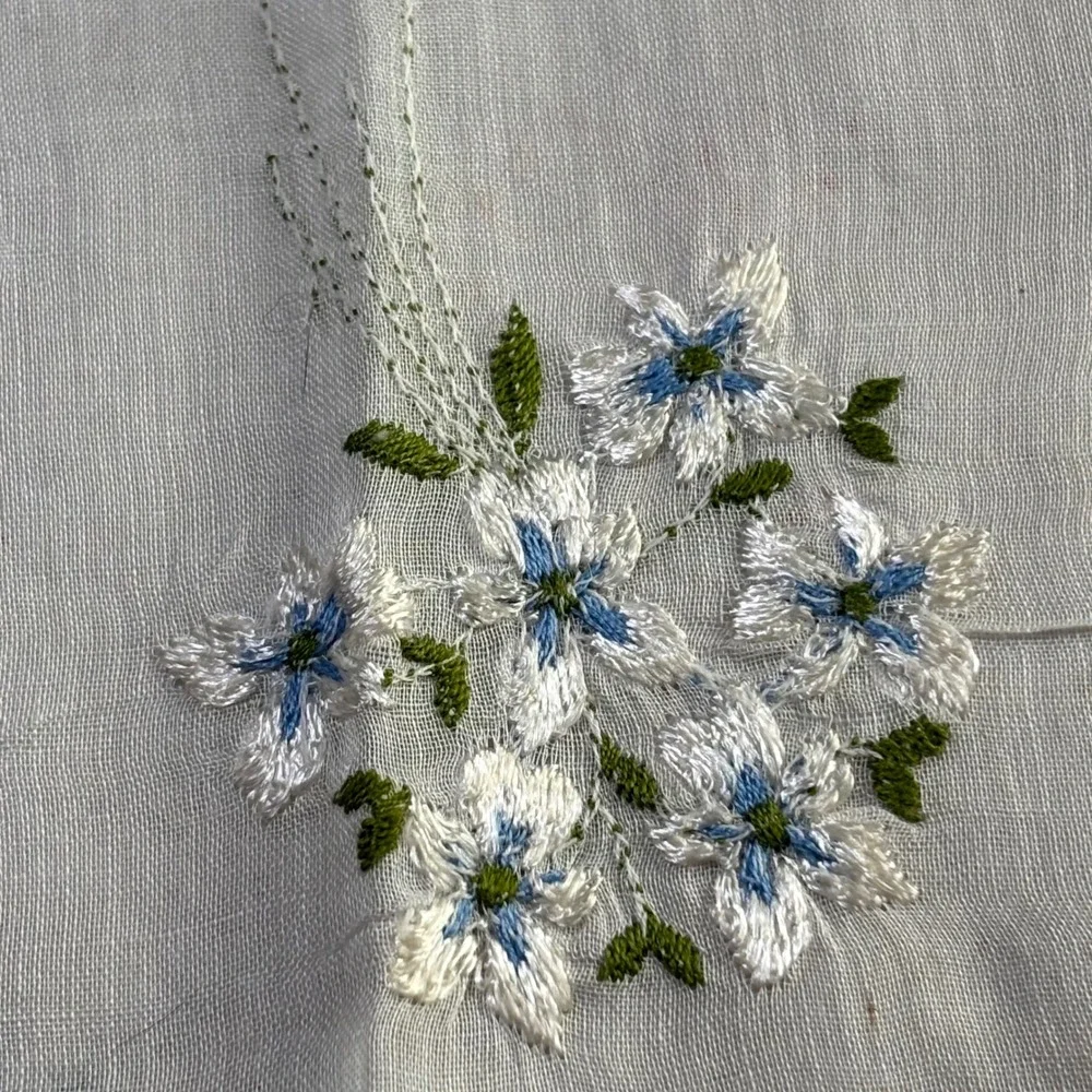 Vintage Handkerchief White Blue Floral Embroidered Scalloped Edge Linen 11x11